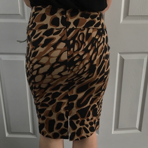 EXPRESS CHEETAH PENCIL SKIRT - Picture 2 of 6